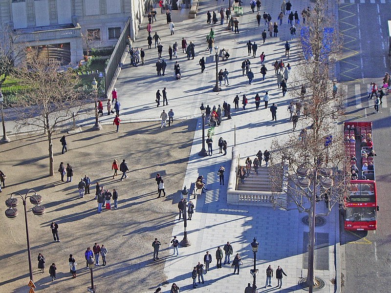 File:Paris Champs-Élysées.jpg