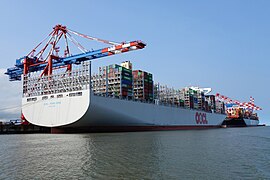 El portacontenedores OOCL Hong Kong, el más largo que se ha construido, en 2017