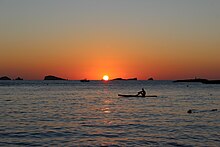 Atardecer en Cala Comte con los islotes de Poniente de fondo