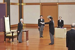 安倍晋三被明仁天皇任命为首相（2012年12月26日，皇居）