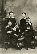 Léon Blum enfant et ses frères.jpg