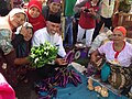 Mahyeldi bersama pedagang pasar