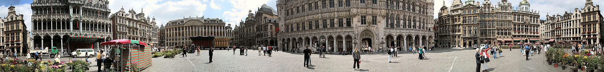 Panoramatický pohľad na námestie Grand-Place