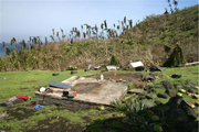 2009年の台風14号によって破壊された島の村落