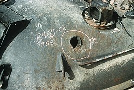 Geschützturm eines T-55 nach Beschuss mit einem APFSDS-Geschoss