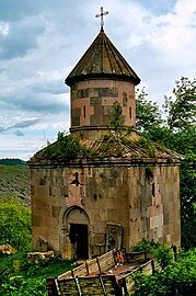 Մխիթար Գոշի դամբարանը