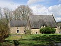 Écomusée de Saint-Dégan : la longère du XIXe siècle ("Ti Glas Hir"), vue extérieure d'ensemble.