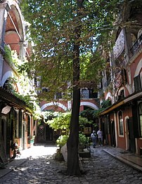 Pátio do Zincirli Hanı, um pavilhão de oficinas de joalheria