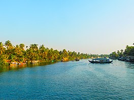 Houseboat idling on Vembanad Lake