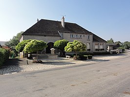 Gemeentehuis en school