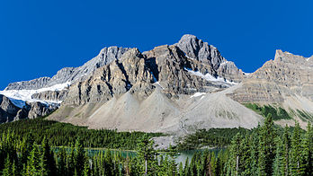 Le mont Crowfoot et le lac Bow, en Alberta. (définition réelle 4 820 × 2 711)