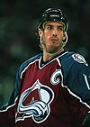 Joe Sakic 1997 im Spielerdress der Colorado Avalanche