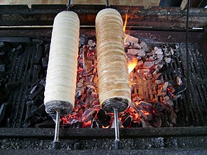 Kürtőskalács, dolce tipico della zona