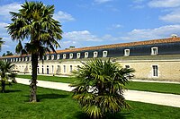 Le batiment vu du jardin de la Galissonnière