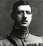 Charles de Gaulle vers 1922-1924.jpg