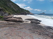 Praia do Inferno, uma das cinco praias virgens e selvagens do bairro