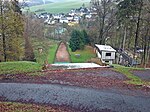 Blick auf Pöhla von unterhalb des Schanzentischs