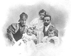 Familia Sagnier (1892).jpg