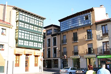 León, Casa típica