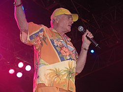 Mike Love esiintymässä vuonna 2006.