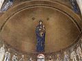 Mosaico del ábside de Santa Maria Assunta,[52]​ antigua catedral de Torcello, siglo XII, que reproduce el aspecto original del icono de la Virgen Hodegetria de Constantinopla.