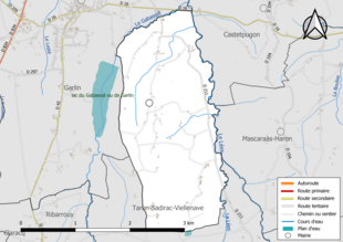 Carte en couleur présentant le réseau hydrographique de la commune