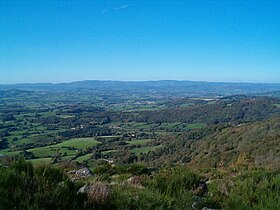 Panorama sur le Morvan depuis le belvédère du Carnaval à Uchon.