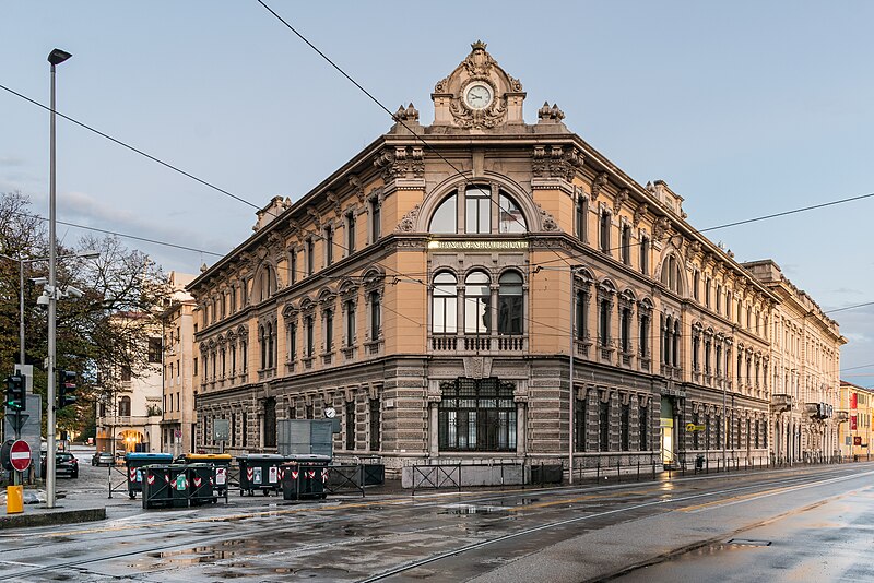 File:Post office in Padua (3).jpg