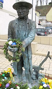 Johann Adam Müller, genannt Hannadl, mit Pflug in Meckesheim im Osterschmuck