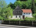 Wohnhaus in offener Bebauung (Fachwerk verbrettert)