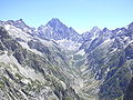 Zicht op de top van de Olan vanaf een pad bij de col des Bersches