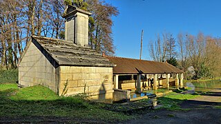 La fontaine, source de la Tenise.