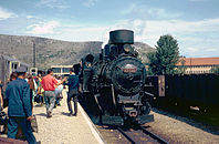 Lokomotive JŽ 83-146 mit einem Personenzug in Čapljina, 1968.