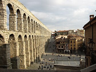 L’aqueduc romain de Ségovie en Castille-et-León (Espagne). (définition réelle 2 048 × 1 536*)