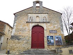 La façade du cinéma (ancienne église Notre-Dame du Roc).