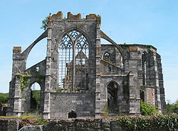 Ruine der Klosterkirche Aulne