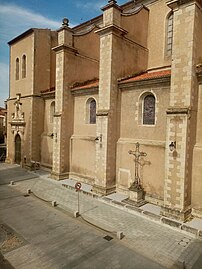 La cathédrale et ses contreforts.