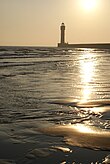 2008 - Le phare au soleil levant côté Ouest.