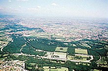 Le circuit de Monza vu du ciel, le tracé actuel ainsi que les anciennes portions désormais inutilisées sont visibles.