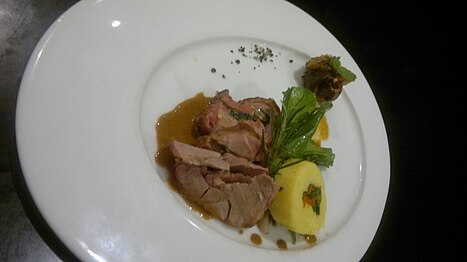 Agneau rôti à l'ail et polenta