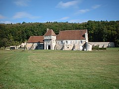 Vue générale de bâtiments fortifiés.