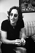 Låtskrivaren, musikern och sångaren John Lennon mördas detta datum för 44 år sedan i New York. Bilden visar Lennon år 1974.