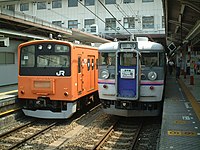 165系三鷹色M6編成（右） クハ165-98 原型ヘッドライド車