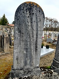 Stèle de sa mère, Marie Baptiste de Francine, comtesse Papin, à ses côtés