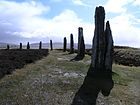 El anillo de Brodgar es un crómlech rodeado por una zanja de unos tres metros de profundidad.