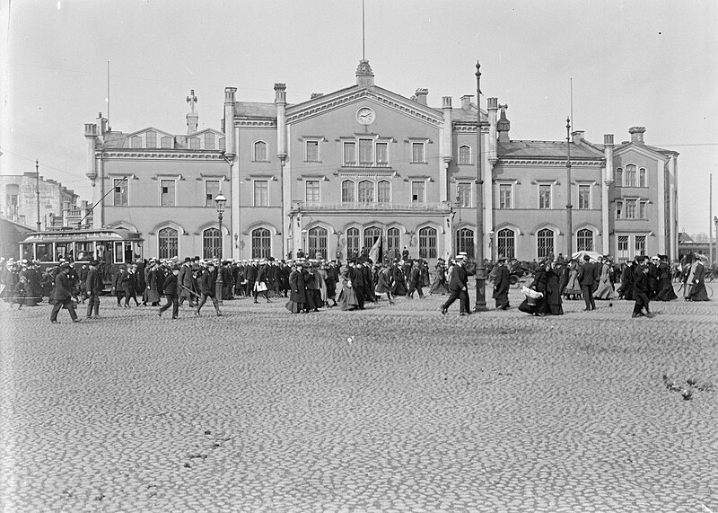 File:Central Railway Station in Helsinki.jpg