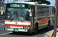 1993年式、自社発注車（2007年）。 この車両と同期導入のグループを最後に、2017年まで路線バスの新車導入は停止した。のちに行先表示器がフルカラーLED化された。