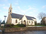 L'église paroissiale Saint-Guénolé, vue extérieure d'ensemble.