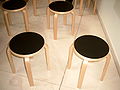 Hocker. Design: Alvar Aalto