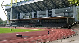 Hoofdtribune van Stadion Rote Erde met op de achtergrond Signal Iduna Park